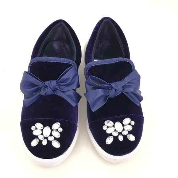 BADGLEY MISCHKA Blue Velvet Sneakers Slip On Rhinestone Delight Bow Girls Size 1 - Picture 3 of 16